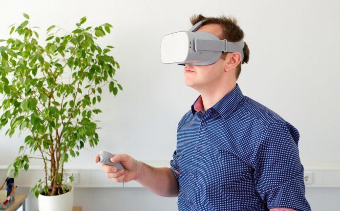 Virtual Reality wird als „Next Big Thing“ der Technologie-Branche gehandelt, bei der Nutzung sind die Verbraucher derzeit aber noch zurückhaltend.