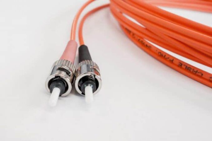 Telekom: Glasfaser für fast 19.000 Unternehmen kommt.