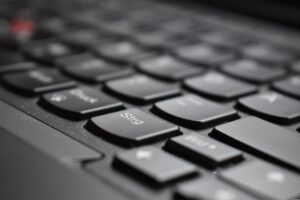Computertastatur reinigen verbessert Hygiene, Funktion und verlängert die Lebensdauer von Laptop und PC.. Bild: pixabay.com